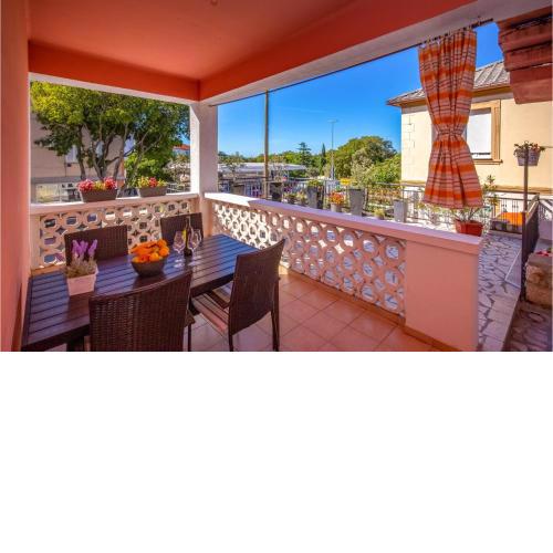 Amazing Apartment In Novi Vinodolski With Kitchen