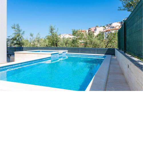 Amazing Apartment In Podstrana With Wifi