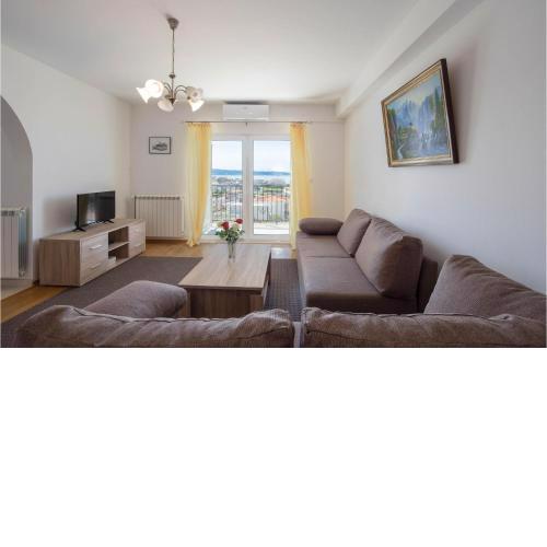 Amazing Apartment In Podstrana With Wifi