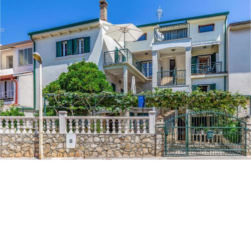 Amazing Apartment In Pula With Wifi
