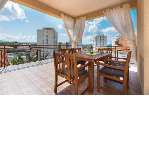 Amazing Apartment In Sibenik With Kitchen