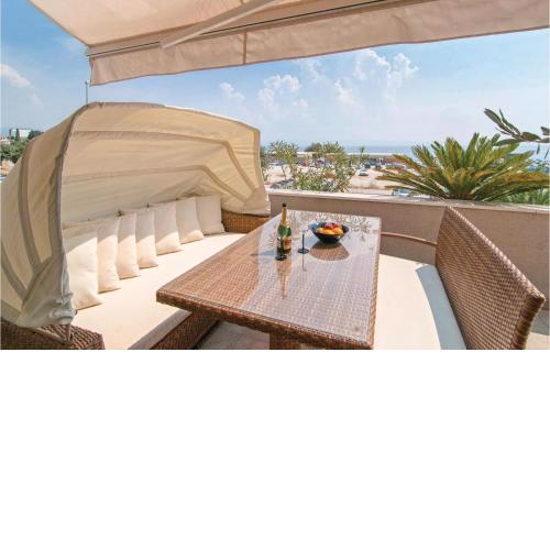 Amazing Apartment In Split With Wifi