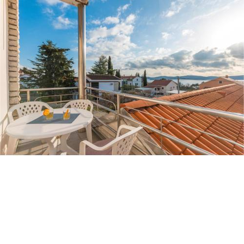 Amazing Apartment In Sveti Filip I Jakov