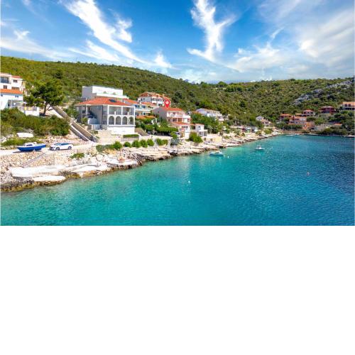 Amazing Apartment In Vinisce With House Sea View