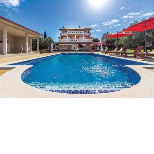 Amazing Apartment In Vodnjan With House Sea View