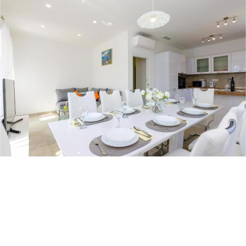 Amazing Home In Gruda With Wifi