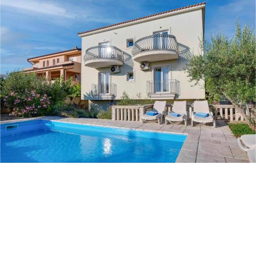 Amazing Home In Linardici With Wifi