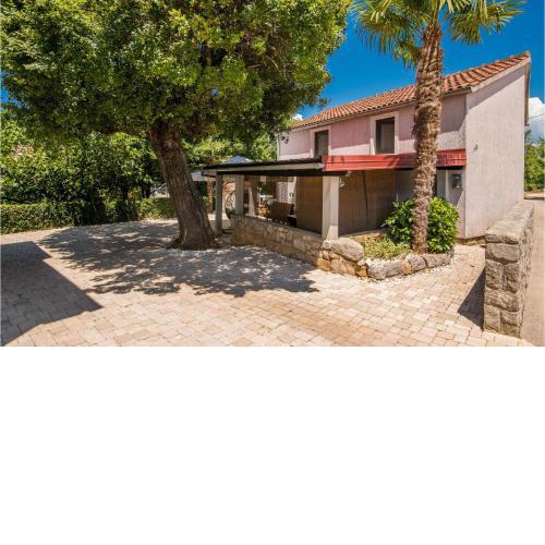 Amazing Home In Malinska Dubasnica With Wifi