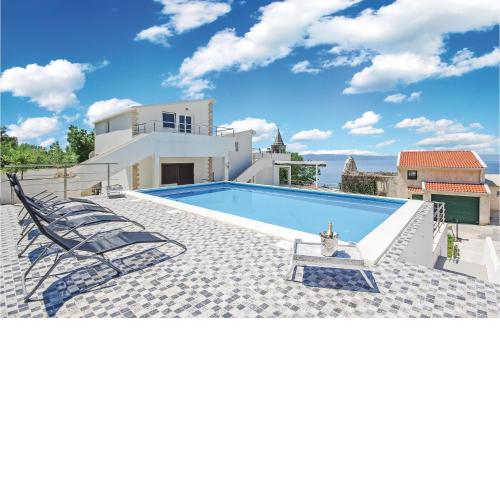 Amazing Home In Podgora With Jacuzzi