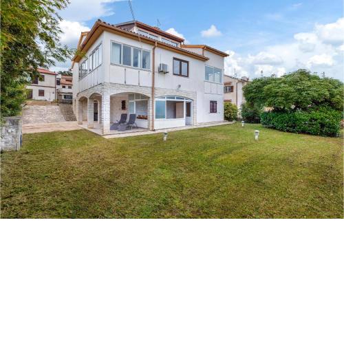 Amazing Home In Premantura With Wifi