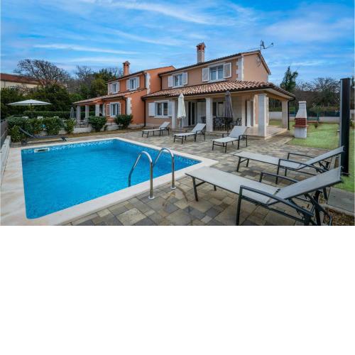 Amazing Home In Pula With Outdoor Swimming Pool