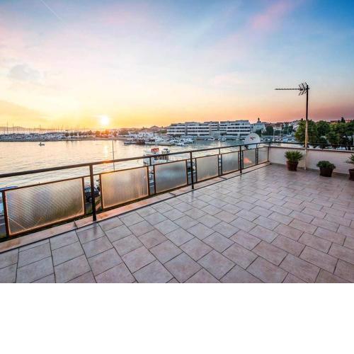 Amazing seaview apartment with a balcony near the beach - Kneza Trpimira I