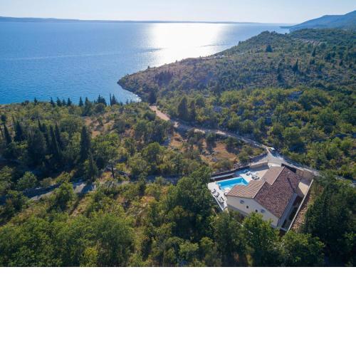 Amazing villa with pool