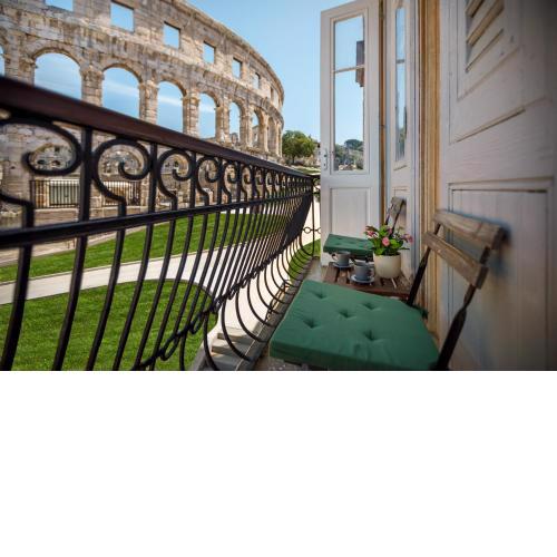 Amphitheatre Premium Apartment with Seaview
