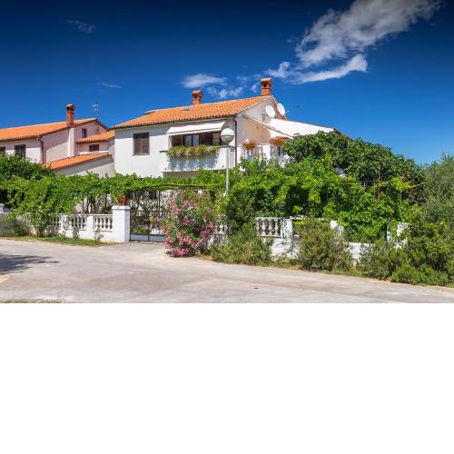 Apartman D&D, Dvorine 63