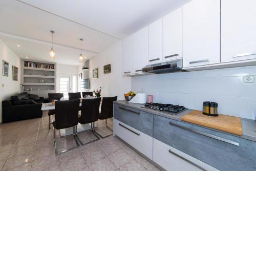 Apartman LUKA Vila Vesa Promajna with jacuzzi & garden