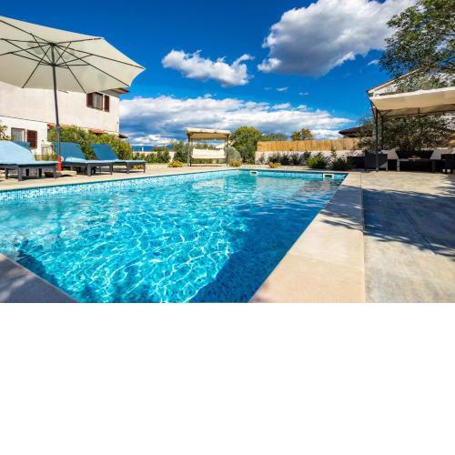 Apartman LuNi sa bazenom - Malinska, Sveti Anton