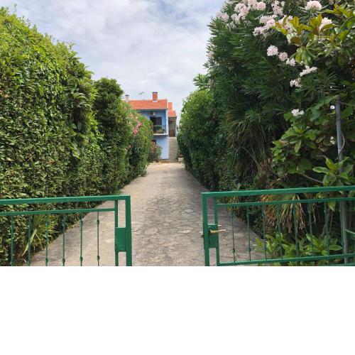 Apartman u vili s bazenom blizu mora plavi