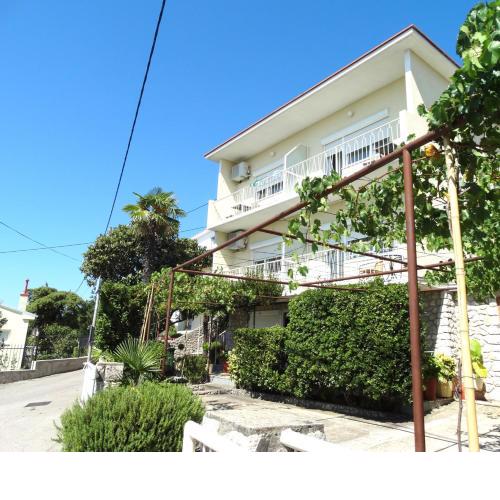 Apartmani Crikvenica 30053 - Veljacic