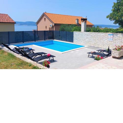 Apartmani Novi Vinodolski 32706 - Radmila