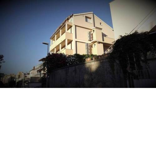 Apartment 11 sleeps 4 guests