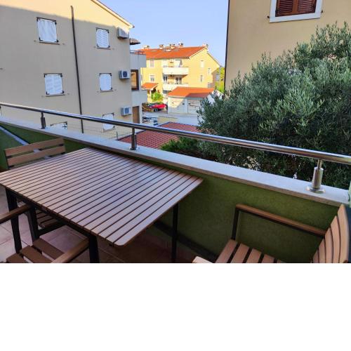 Apartment Agava, 200m from Kamenjak, own terrace, garden and parking, WiFi 100Mbps