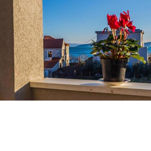apartment by the sea and beach with roof terrace