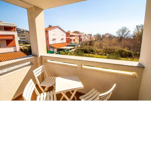Apartment Damir with Balcony in Quiet Area