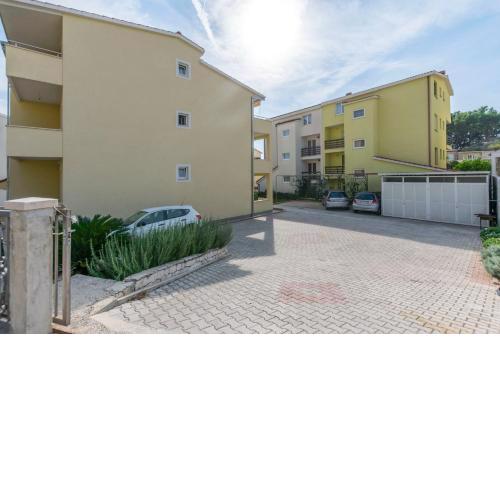 Apartment Dora