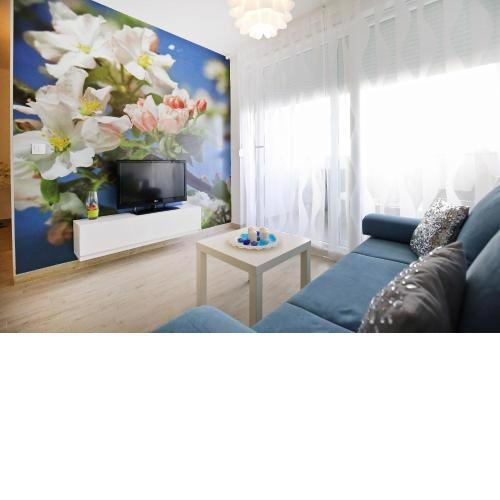 Apartment Flowers, Free Garage Parking