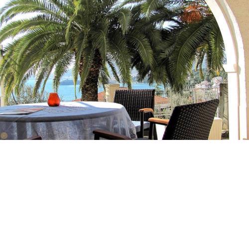 Apartment for two persons with sea view in Trogir near the beach