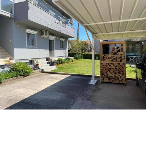 Apartment Hana with free parking and garden