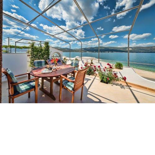 Apartment in Arbanija with sea view, terrace, air conditioning, WiFi 5138-2