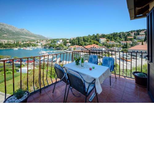 Apartment in Cavtat with sea view, balcony, air conditioning, WiFi (3686-3)