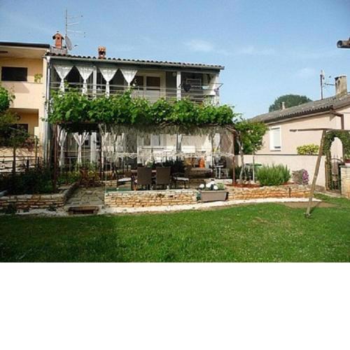Apartment in Fažana with terrace, air conditioning, WiFi, washing machine (4957-1)