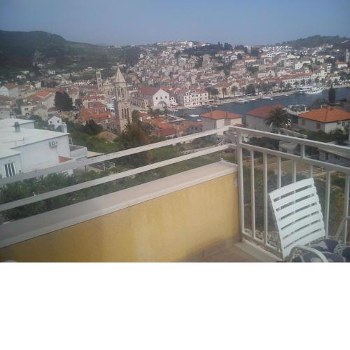 Apartment in Hvar town with sea view, balcony, air conditioning, WiFi 3615-1