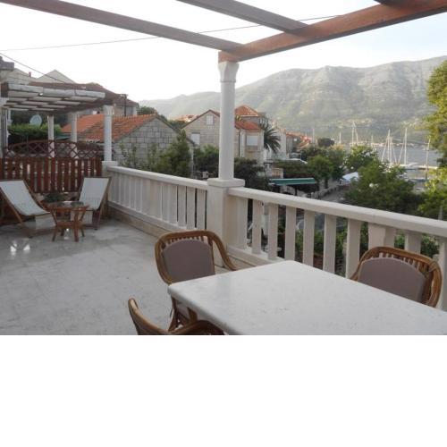 Apartment in Korcula with sea view, terrace, air conditioning, Wi-Fi (4695-1)
