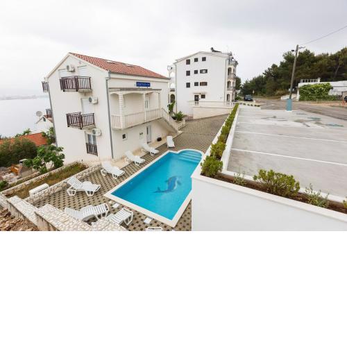 Apartment in Okrug Donji with sea view, balcony, air conditioning, WiFi 5166-6