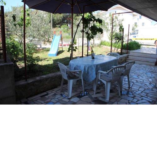 Apartment in Pirovac with Terrace, Air conditioning, Wi-Fi, Washing machine (4793-3)