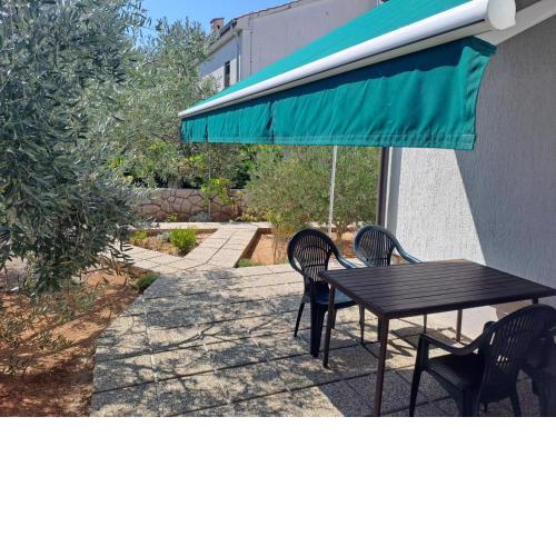 Apartment in Punat with Terrace, Air conditioning, Wi-Fi, Washing machine (3829-2)