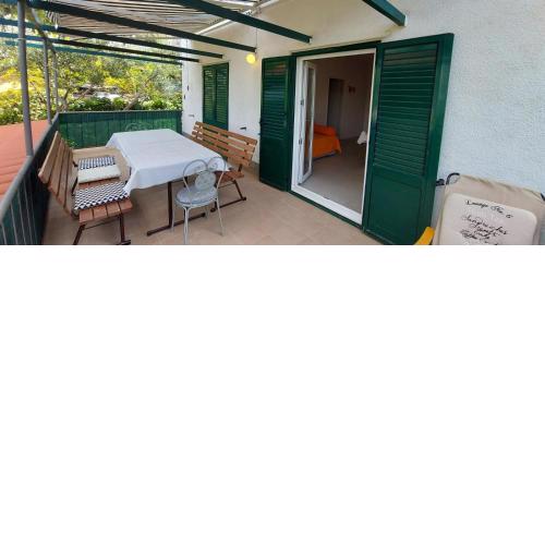 Apartment in Slatine with sea view, terrace, WiFi (4785-1)