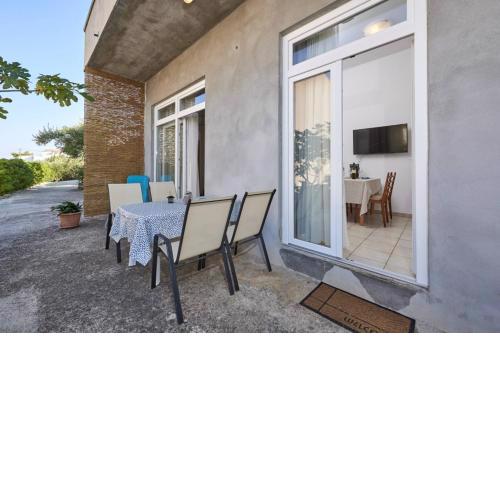 Apartment in Slatine with terrace, air conditioning, WiFi (4789-1)