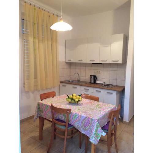 Apartment in Slatine with terrace, air conditioning, WiFi, washing machine (4782-3)