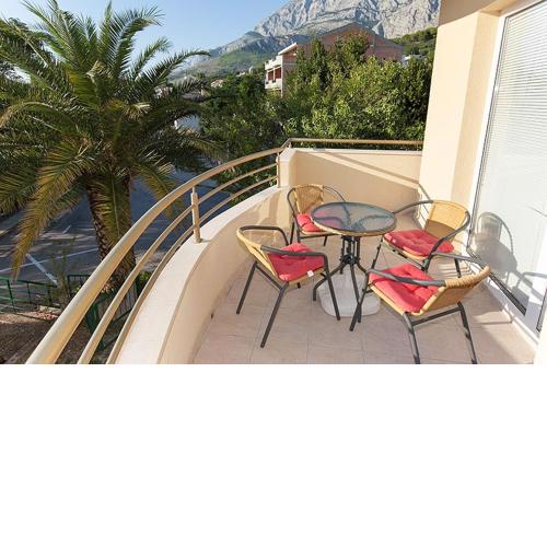 Apartment in Tucepi with terrace, air conditioning, WiFi, washing machine 202-3