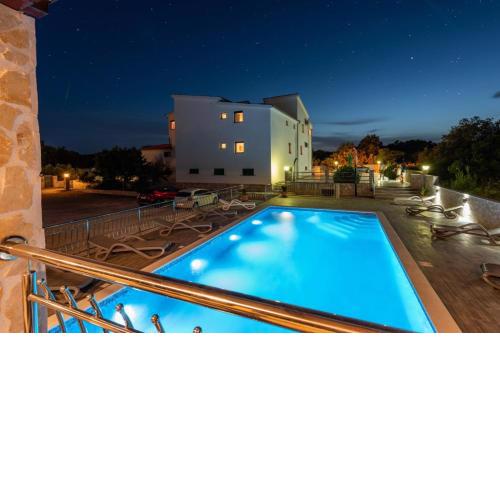 Apartment in Vinišce with Balcony, Air condition, WIFI, Washing machine (4753-3)