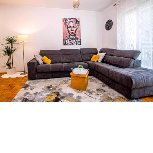 Apartment JJJ