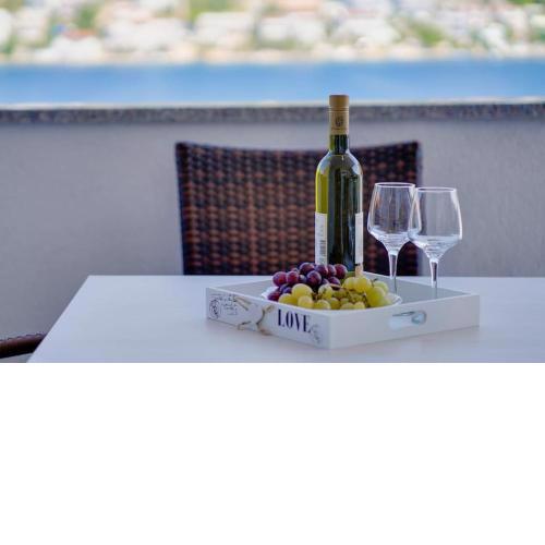 Apartment Julija Rogoznica, 20m from the beach