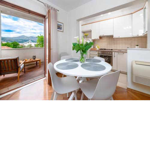 Apartment Mart