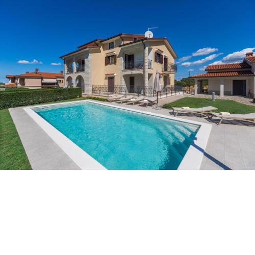 Apartment Mihael with pool and beautiful garden
