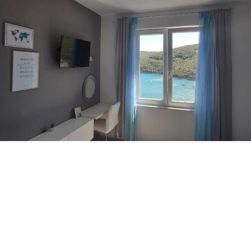 Apartment Noemi with a direct beach view